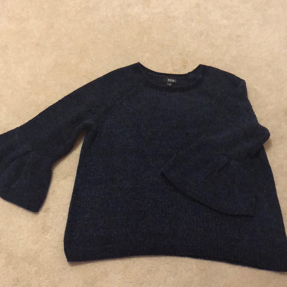 a.n.a • Soft bell sleeve sweater